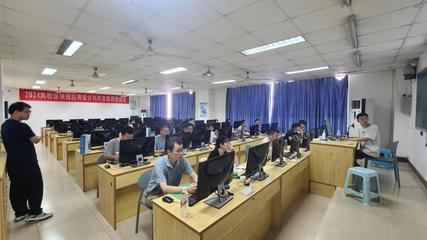 軟件學院教師參加2024年重慶高校區(qū)塊鏈應用設計與開放研修班，賦能重慶軟件開發(fā)新未來